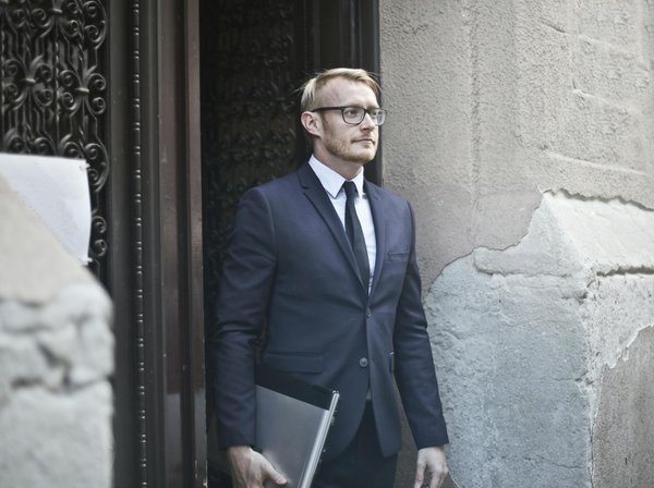 L'Impact des Conflits Sociaux et Politiques sur les Dynamiques des Rôles Sociaux